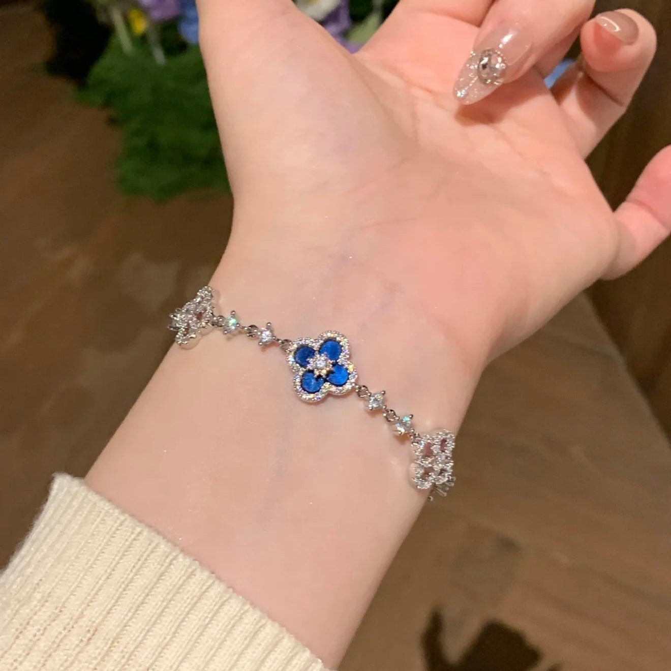 Loco CLOVER 5 MOTIF PINK BLUE RED WHITE BRACELET