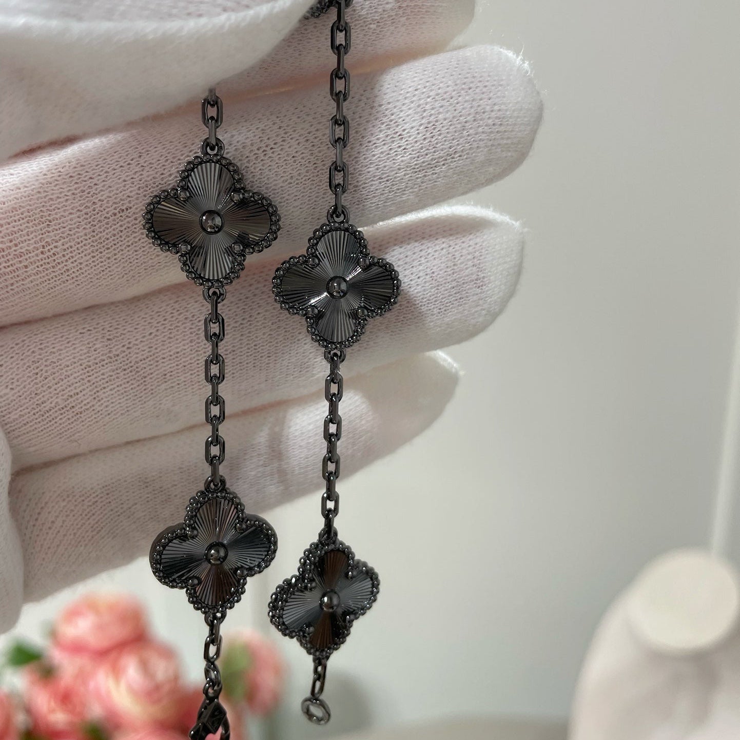 [Loco ]New CLOVER 5 MOTIF BLACK BRACELET