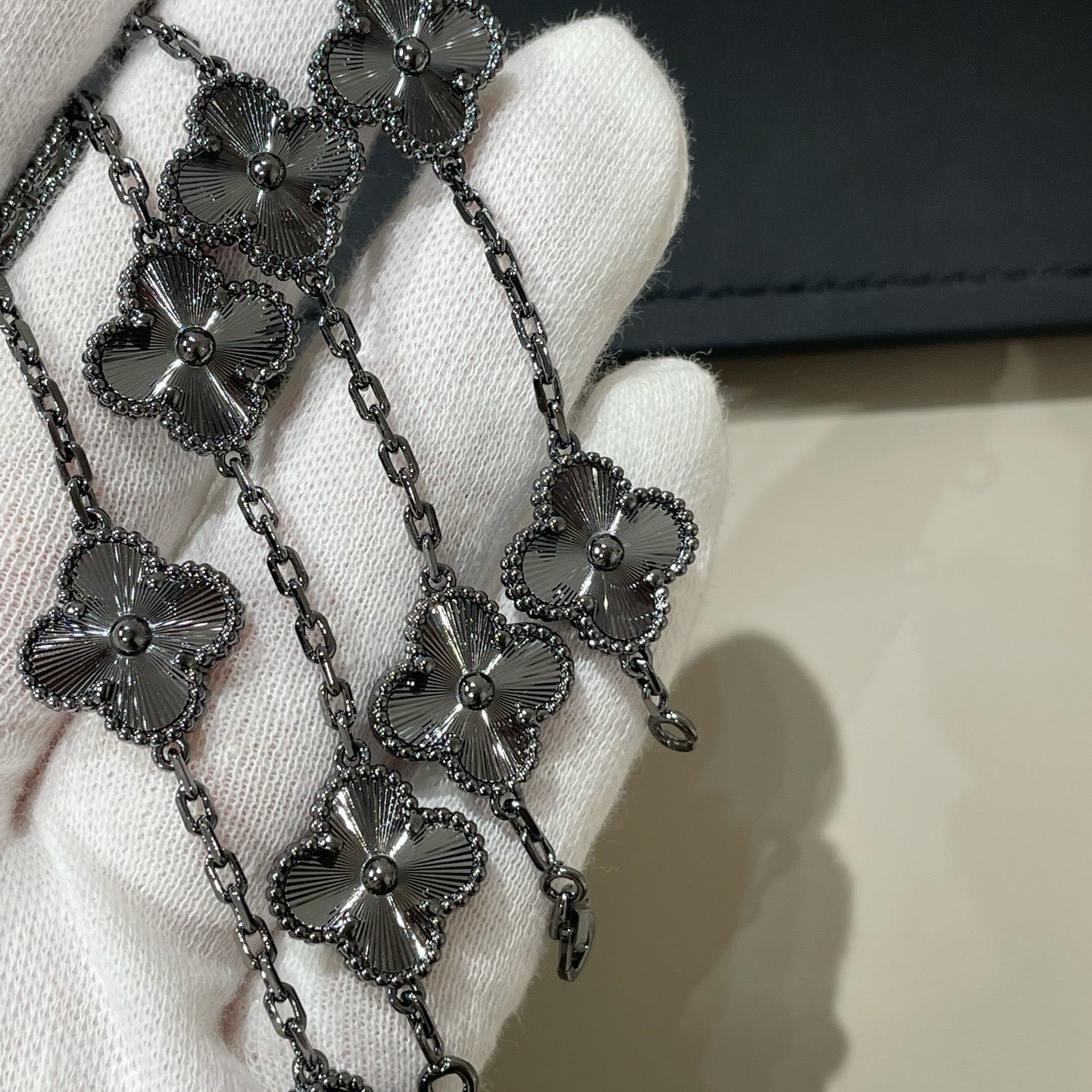 [Loco ]New CLOVER 5 MOTIF BLACK BRACELET