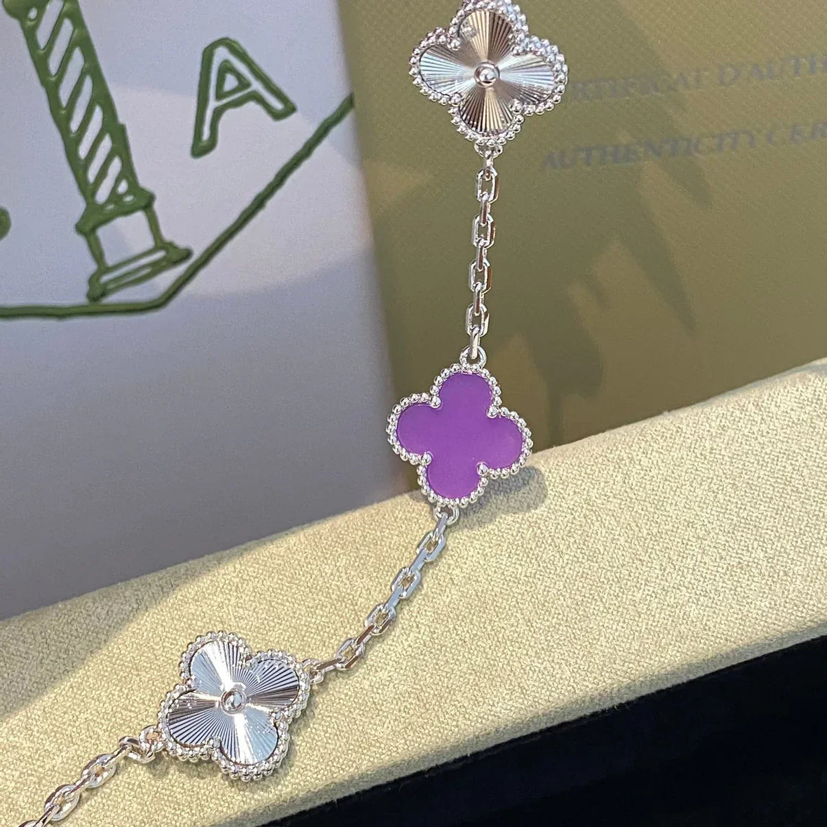 [Loco ]New  CLOVER 5 MOTIF VIOLET BRACELET COLLECTION