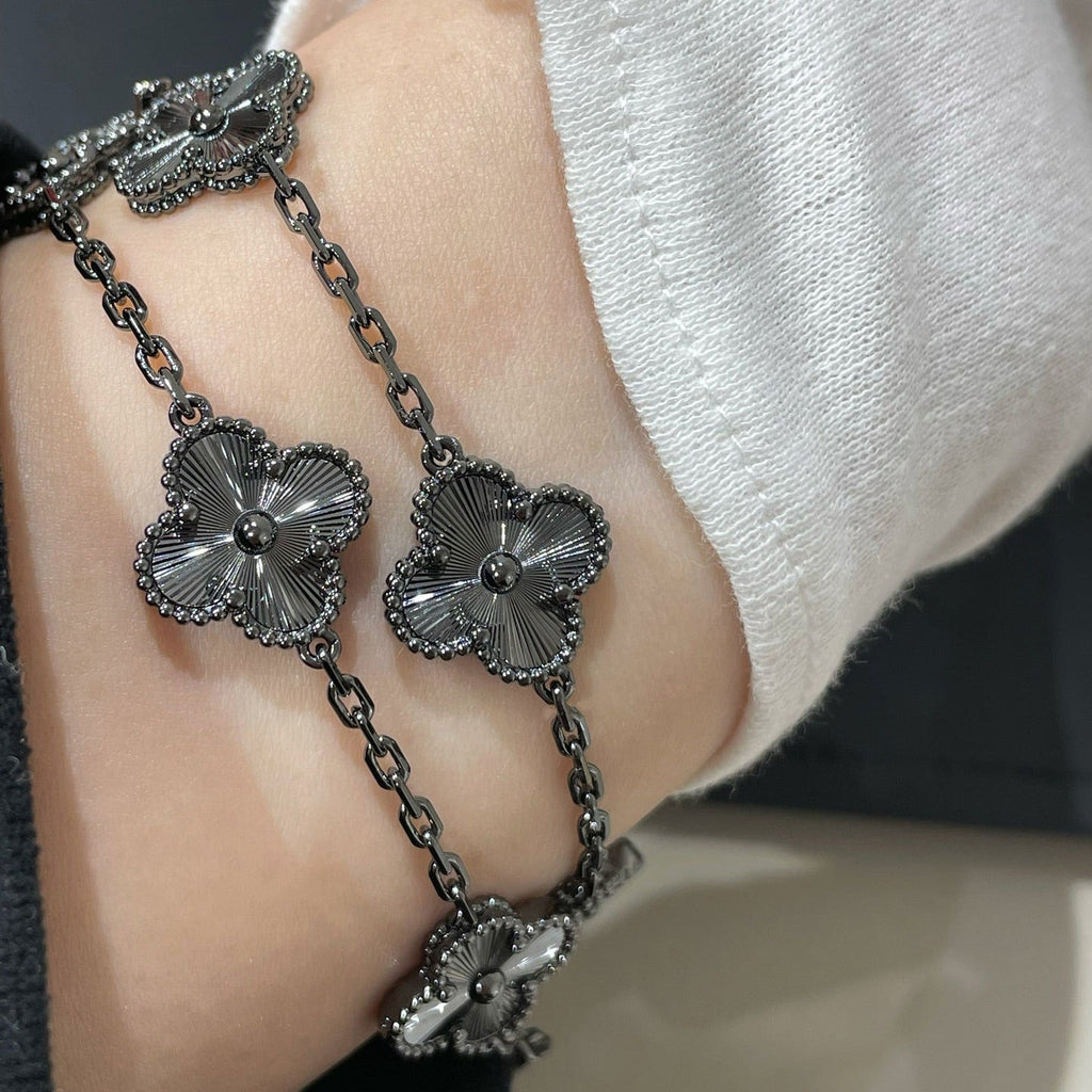 [Loco ]New CLOVER 5 MOTIF BLACK BRACELET