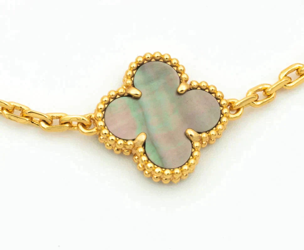 [Loco ]New CLOVER 5 MOTIF GRAY MOP BRACELET COLLECTION