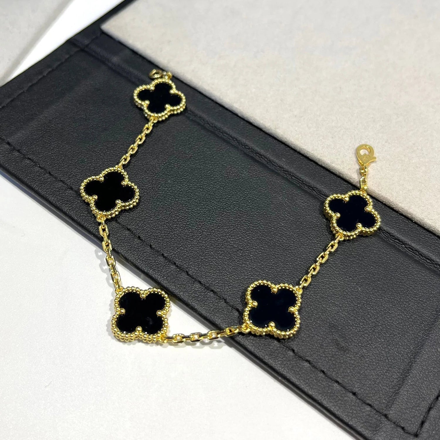 [Loco ]New CLOVER 5 MOTIF ONYXS BRACELET COLLECTION