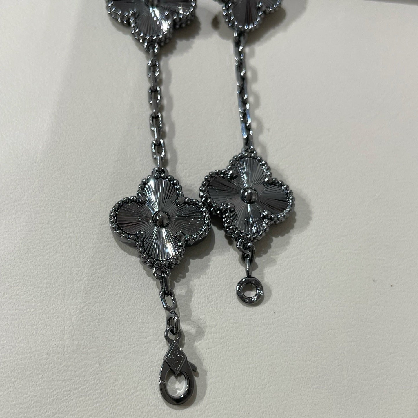 [Loco ]New CLOVER 5 MOTIF BLACK BRACELET