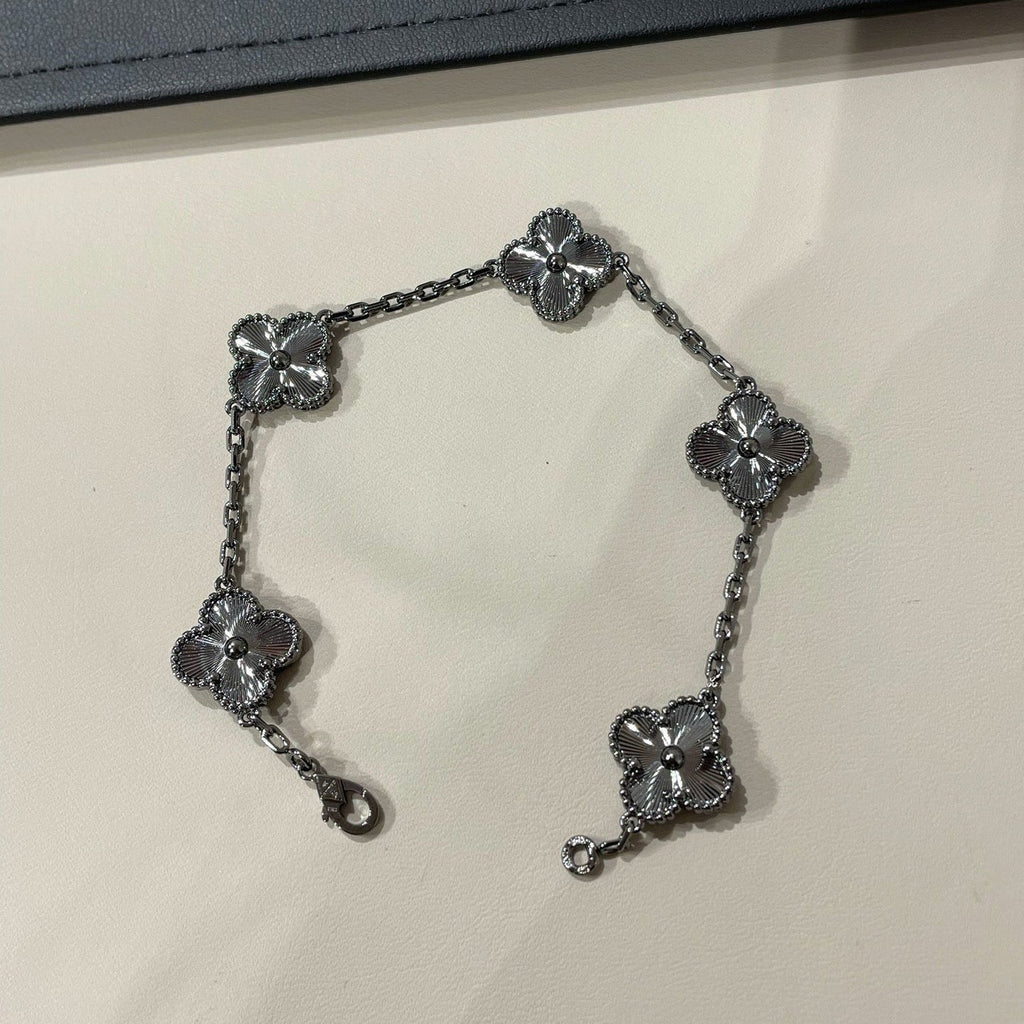[Loco ]New CLOVER 5 MOTIF BLACK BRACELET
