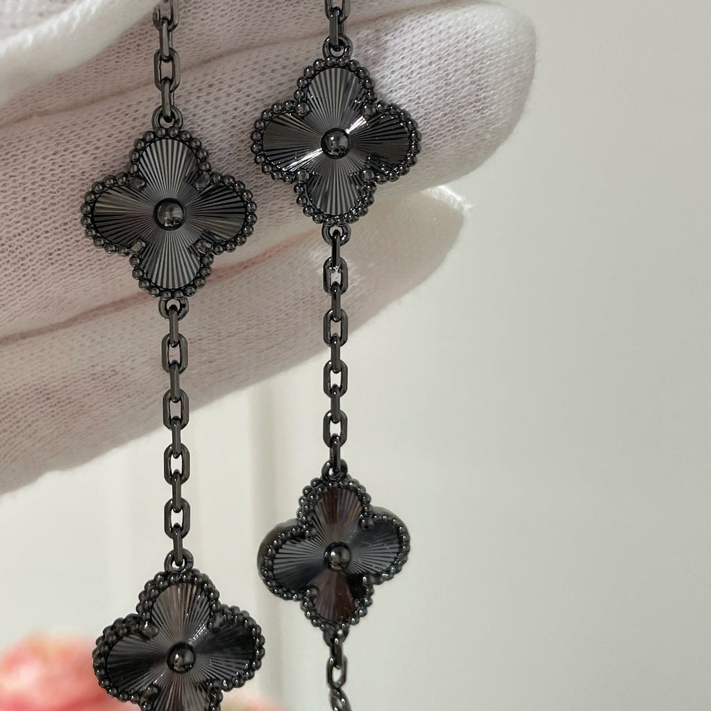 [Loco ]New CLOVER 5 MOTIF BLACK BRACELET
