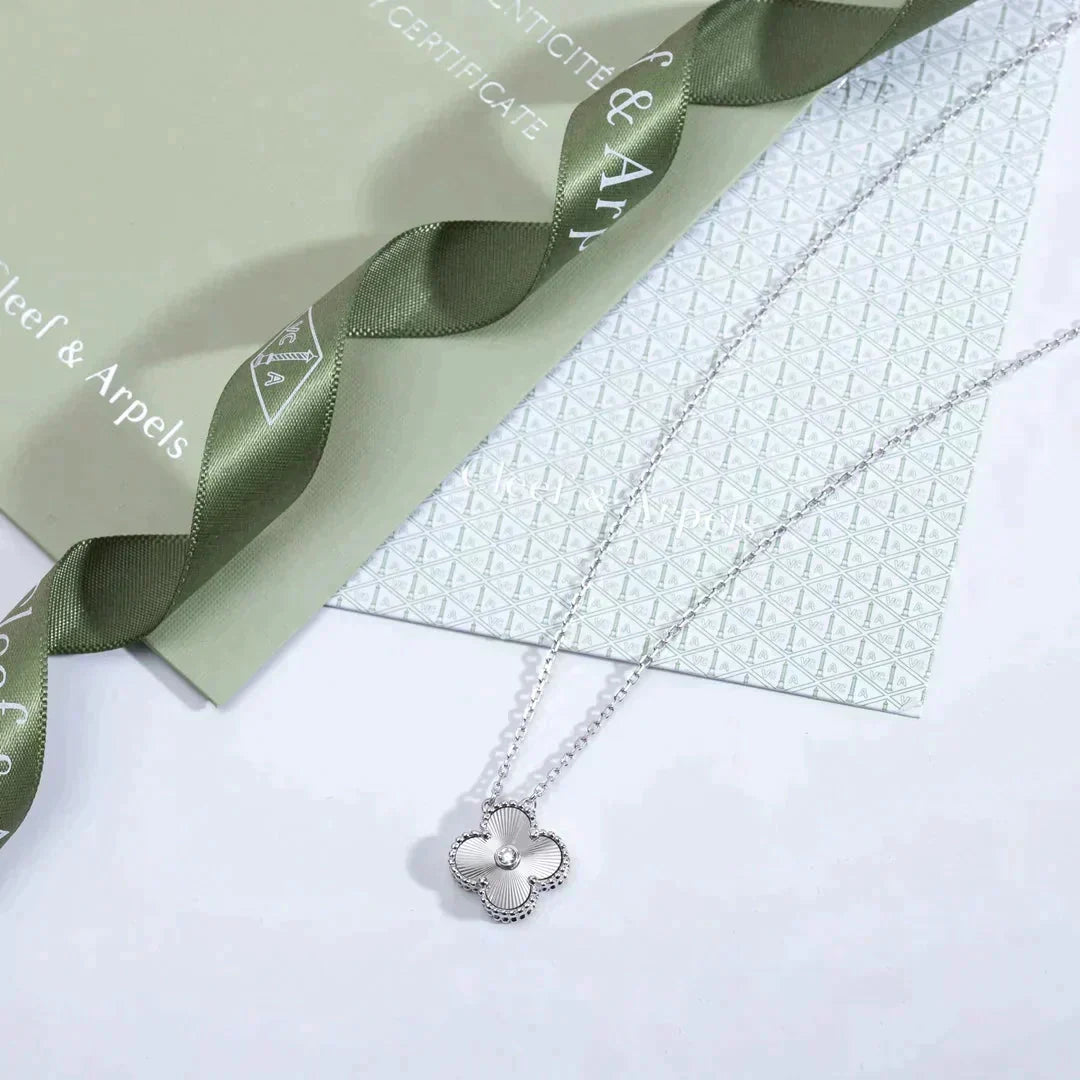 Loco CLOVER  15MM DIAMOND LASER NECKLACE SILVER