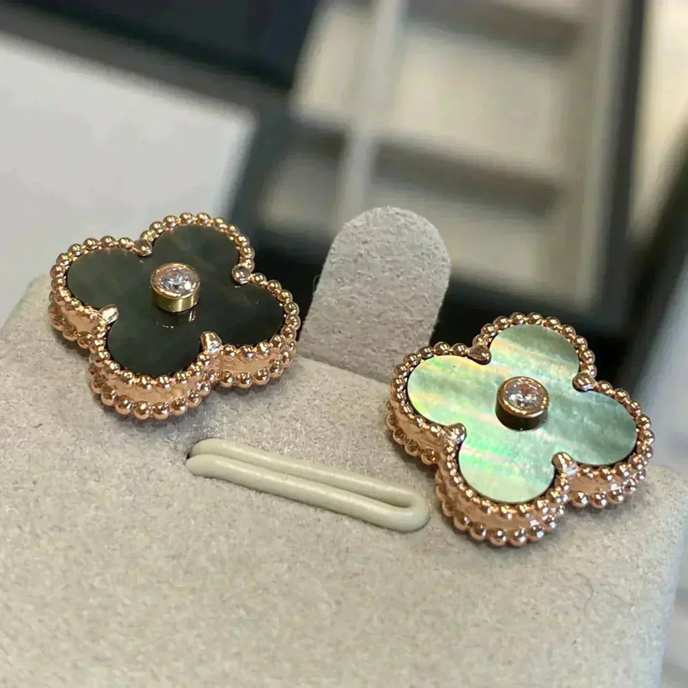 Loco CLOVER MEDIUM 1 MOTIFS GRAY MOP  DIAMOND EARRINGS