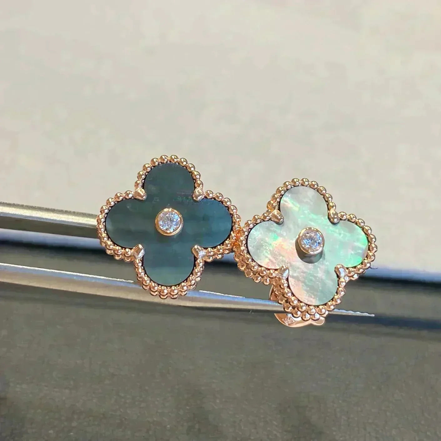 Loco CLOVER MEDIUM 1 MOTIFS GRAY MOP  DIAMOND EARRINGS