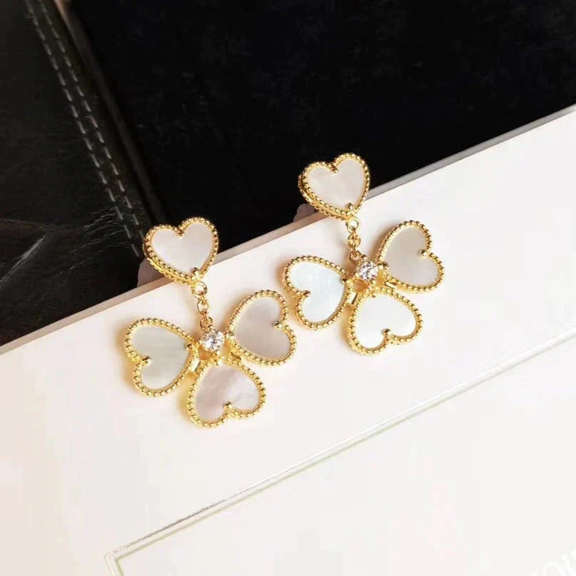 Loco CLOVER SWEET WHITE MOP EARRINGS