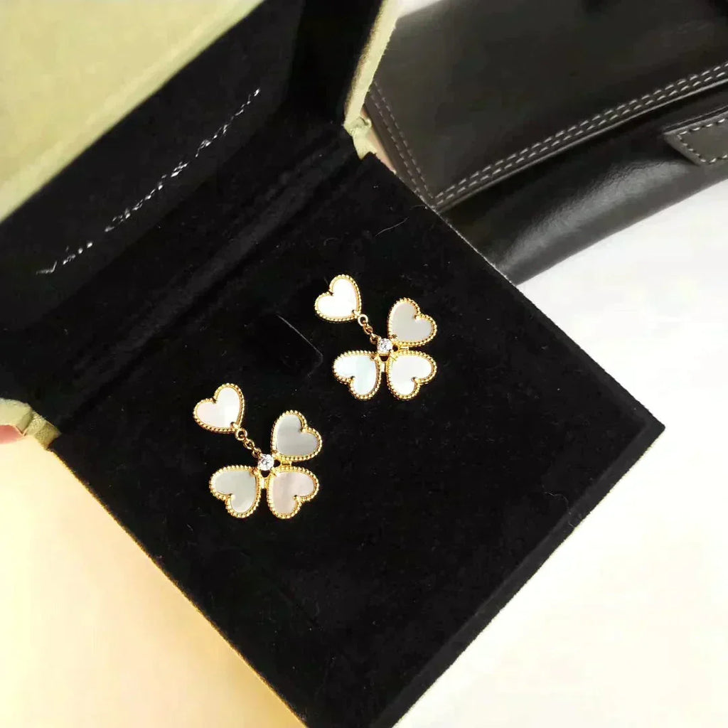 Loco CLOVER SWEET WHITE MOP EARRINGS
