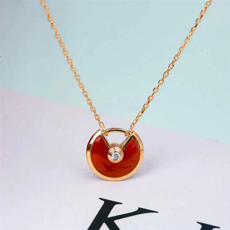 Loco AMULETTE GOLD CARNELIAN ONYX NECKLACE