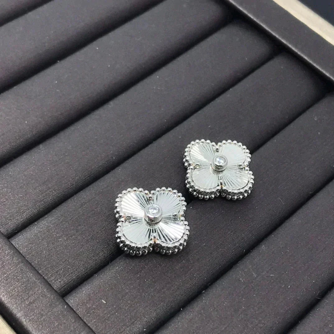 Loco CLOVER MINI 9.5MM LASER EARRINGS