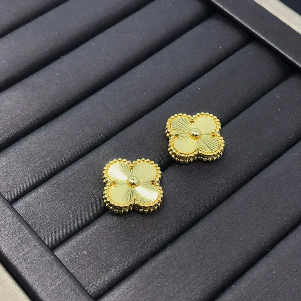 Loco CLOVER MINI 9.5MM LASER EARRINGS
