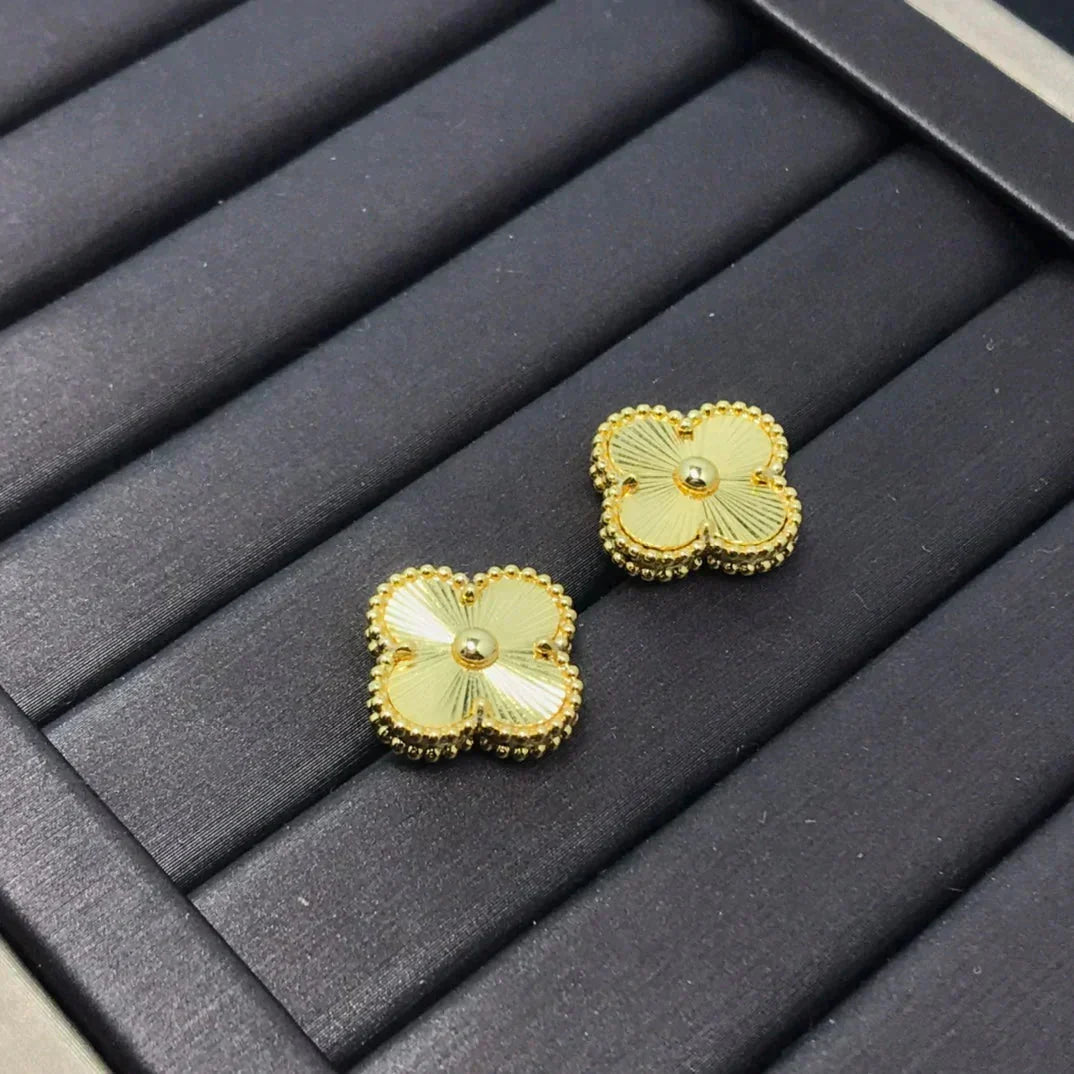Loco CLOVER MINI 9.5MM LASER EARRINGS