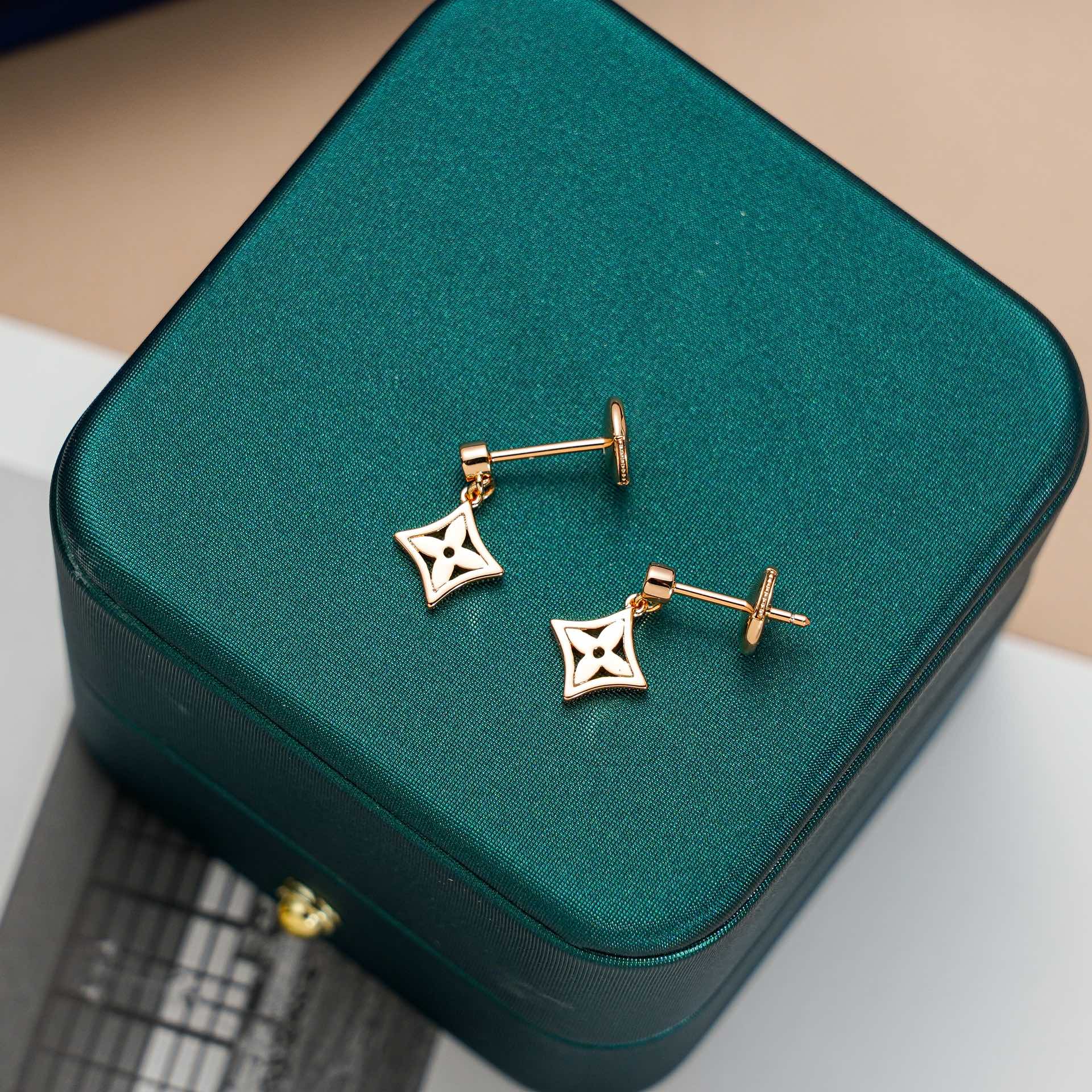 Loco STAR EARRINGS GOLD