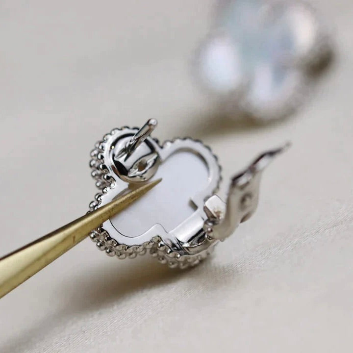 Loco CLOVER MEDIUM 1 MOTIFS  WHITE MOP EARRINGS SILVER