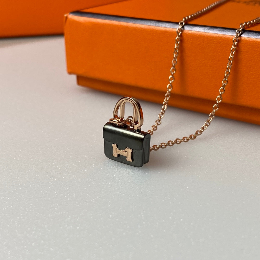 Loco CONSTANCE BLACK PEDANT PINK GOLD NECKLACE