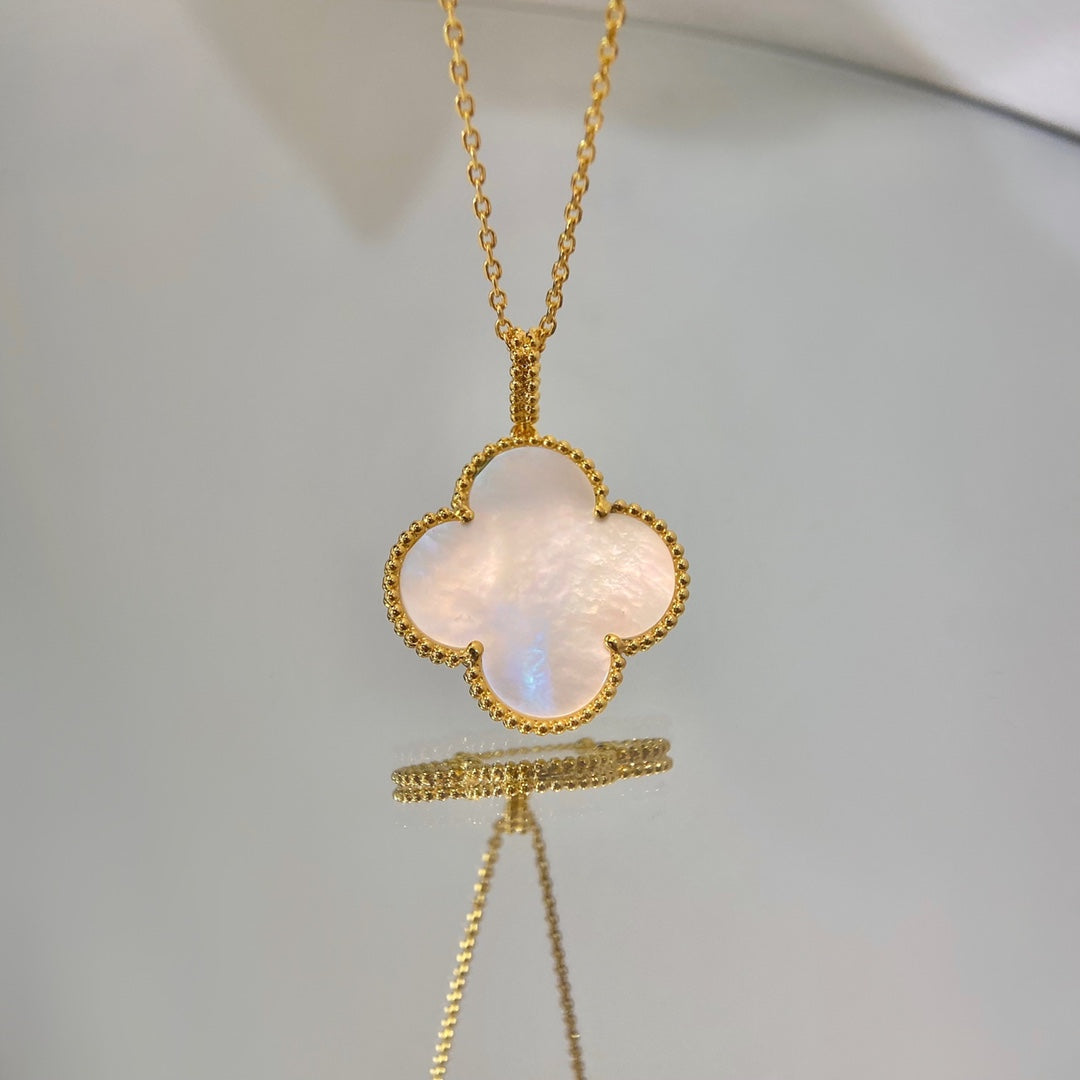 Loco CLOVER 25MM MOP LARGE PENDANT NECKLACE