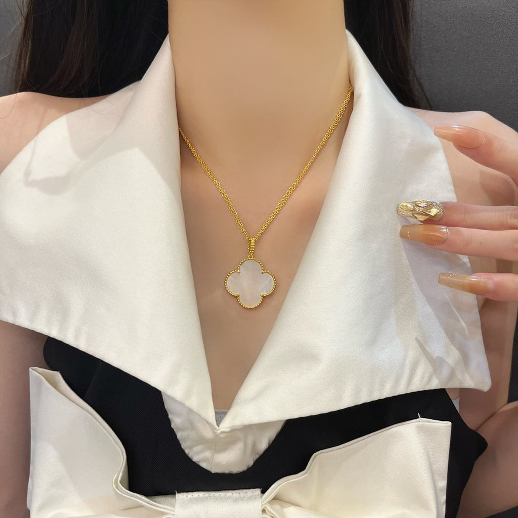 Loco CLOVER 25MM MOP LARGE PENDANT NECKLACE