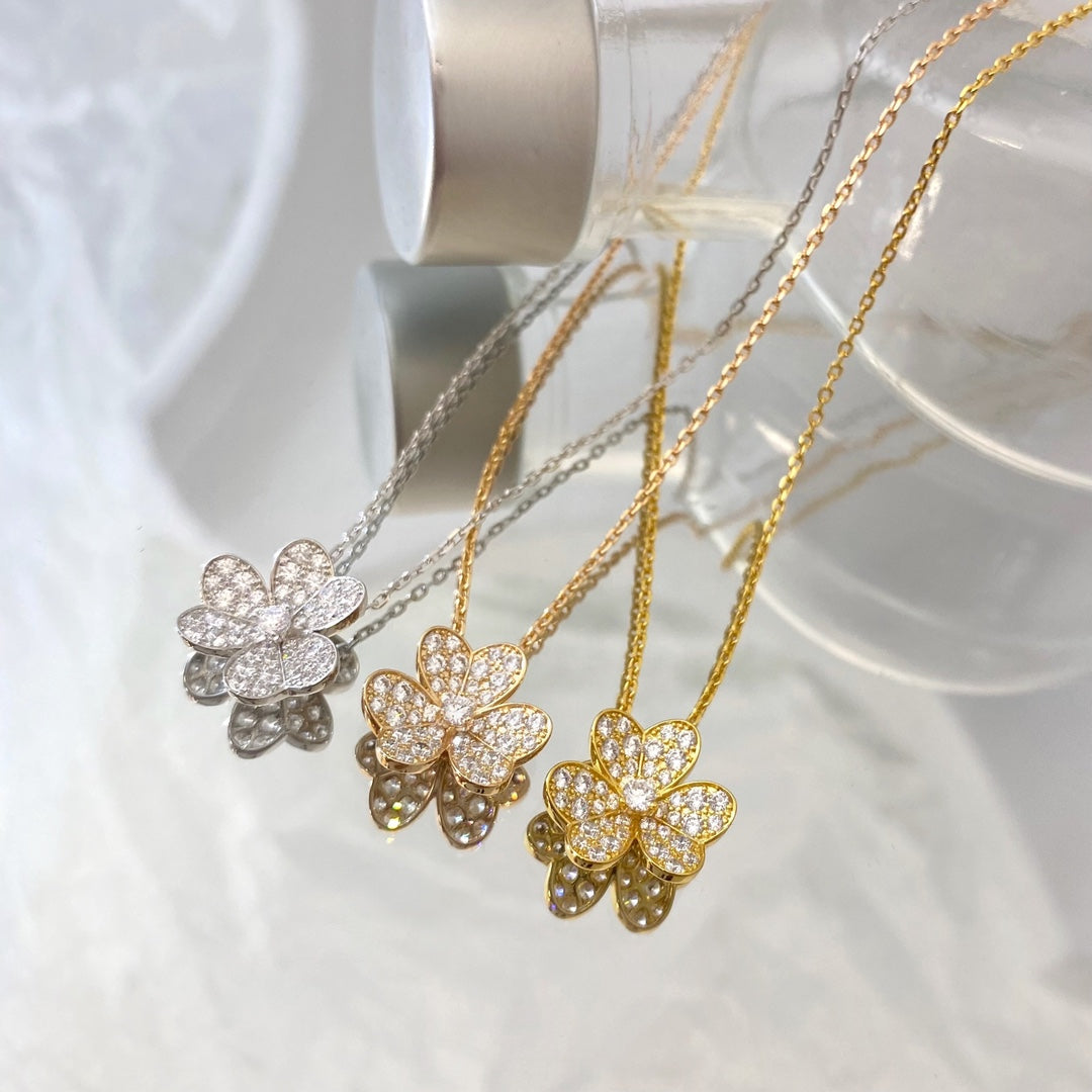 Loco FLOWER DIAMOND NECKLACE
