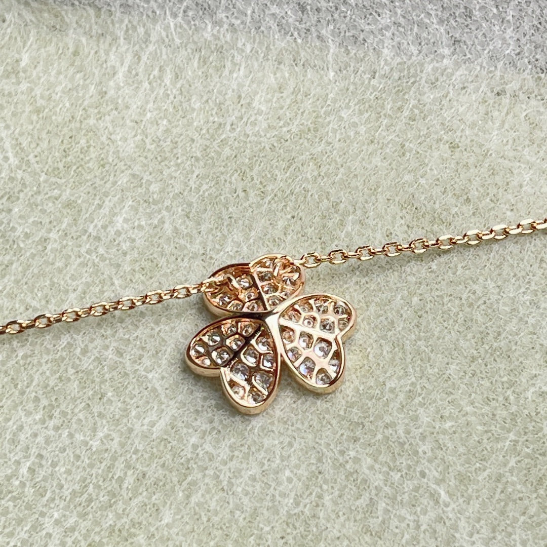 Loco FLOWER DIAMOND NECKLACE