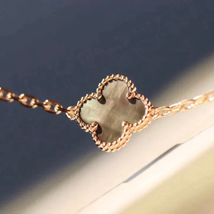 Loco CLOVER 20 MOTIFS LASER DIAMOND NECKLACE