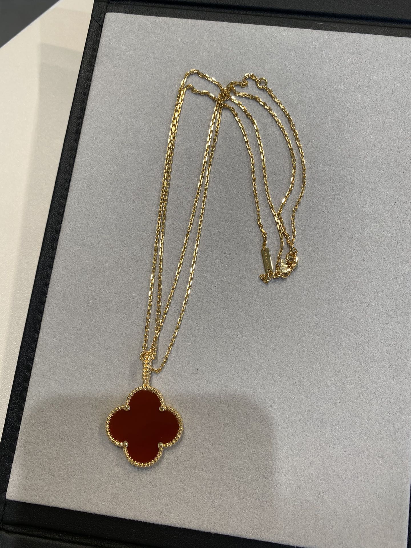 Loco CLOVER 25MM NECKLACE GOLD CARNELIAN