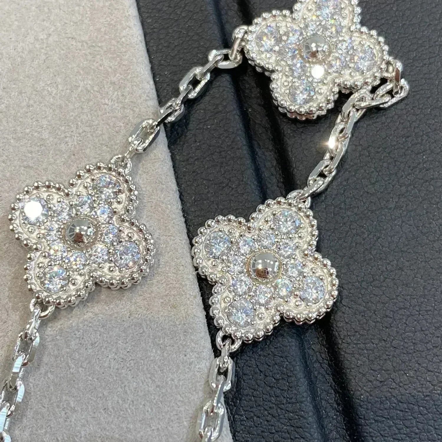 [Loco ] New  CLOVER 5 MOTIF FULL DIAMOND BRACELET COLLECTION
