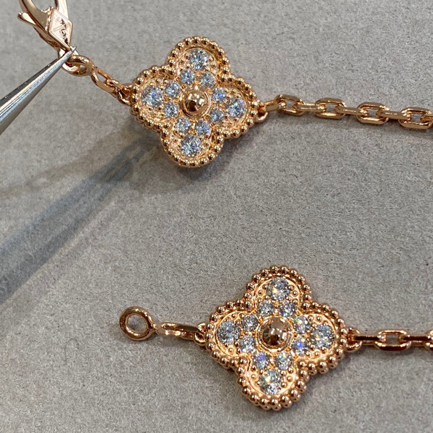 [Loco ] New  CLOVER 5 MOTIF FULL DIAMOND BRACELET COLLECTION