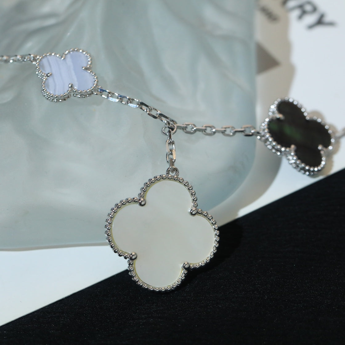 Loco CLOVER BRACELET 5 MOTIFS MOP CHALCEDONY SILVER