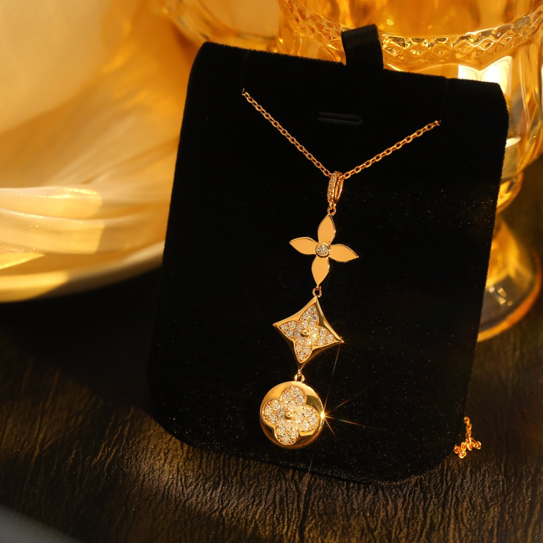 Loco STAR AND SUN DIAMOND PINK GOLD NECKLACE