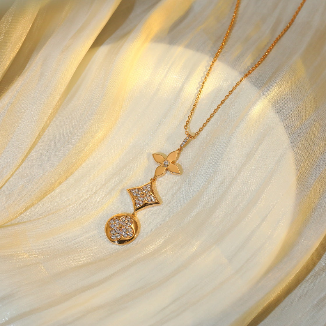 Loco STAR AND SUN DIAMOND PINK GOLD NECKLACE