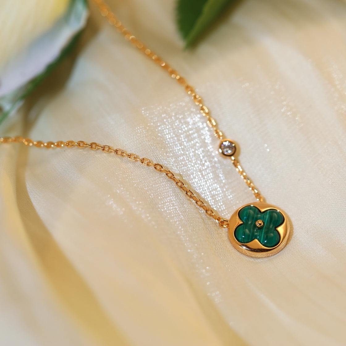 Loco SUN PEDANT PINK GOLD 1 DIAMOND NECKLACE