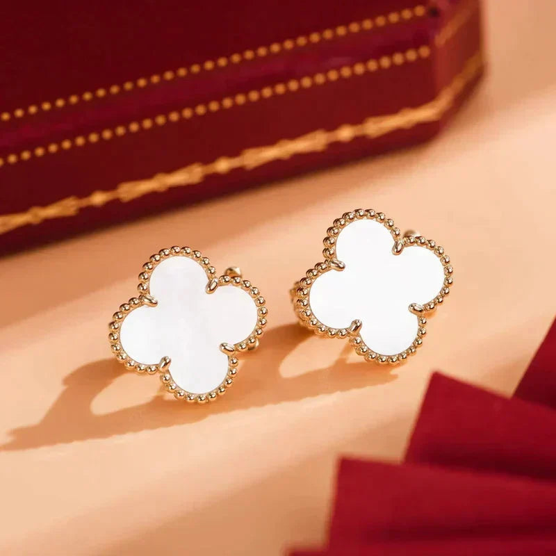 Loco CLOVER MEDIUM 1 MOTIFS  WHITE MOP STUD EARRINGS