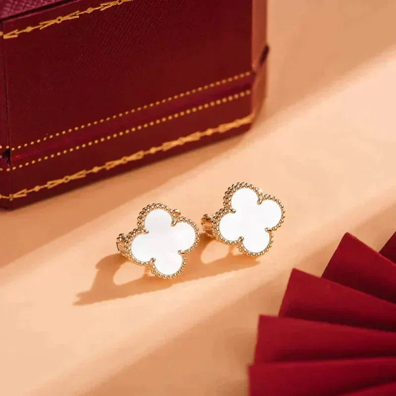 Loco CLOVER MEDIUM 1 MOTIFS  WHITE MOP STUD EARRINGS