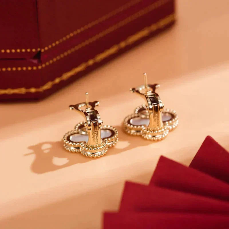 Loco CLOVER MEDIUM 1 MOTIFS  WHITE MOP STUD EARRINGS