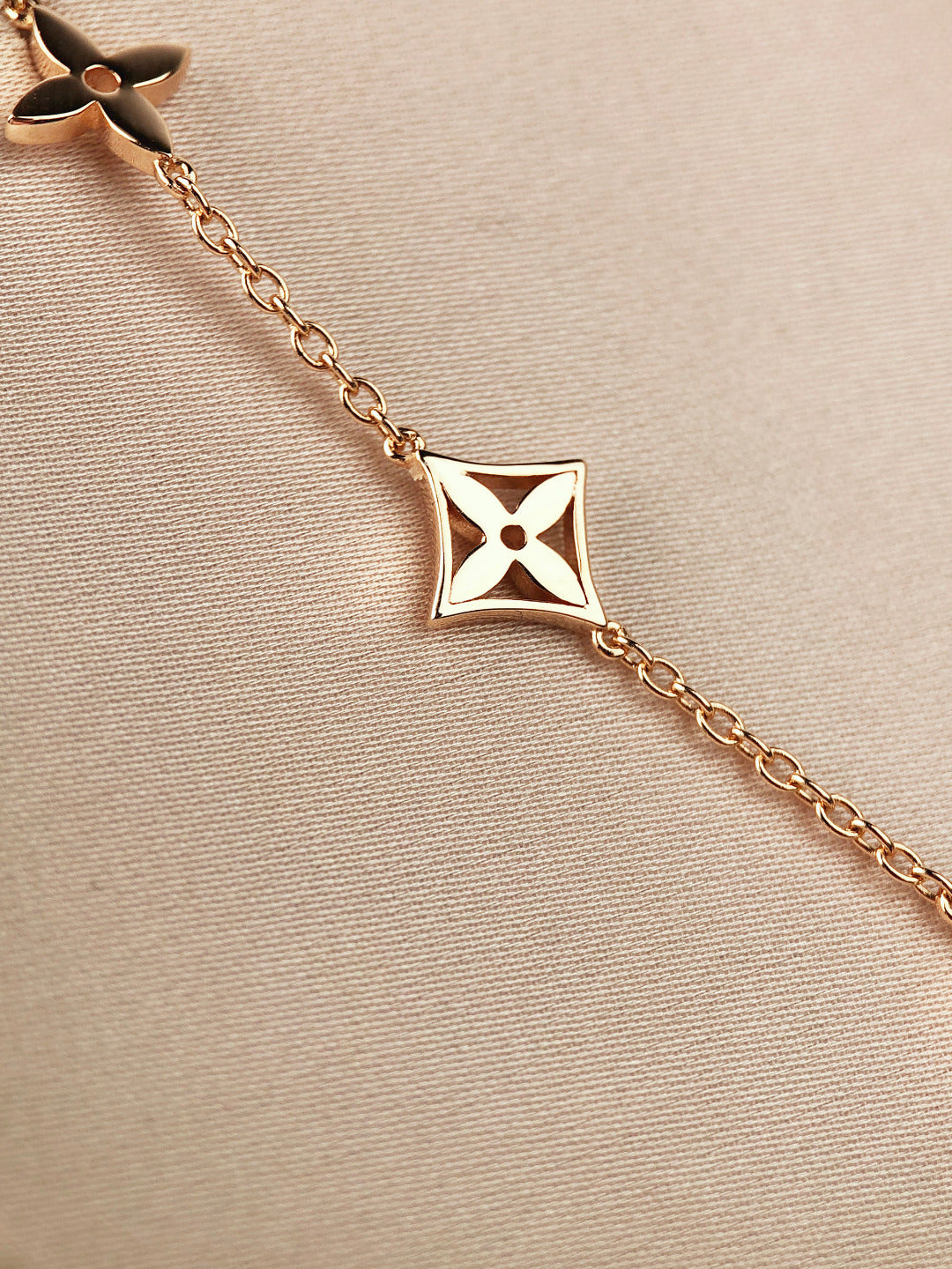 Loco STAR AND SUN 7 MOTIFS GOLD BRACELET