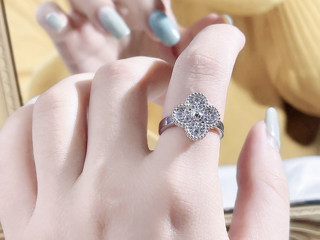 Loco CLOVER DIAMOND RING