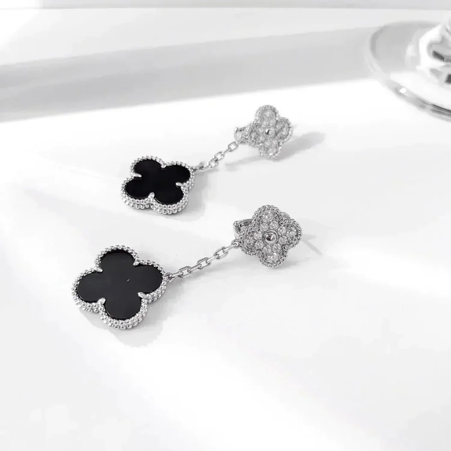 Loco CLOVER 2 MOTIFS  DIAMOND ONYX EARRINGS SILVER