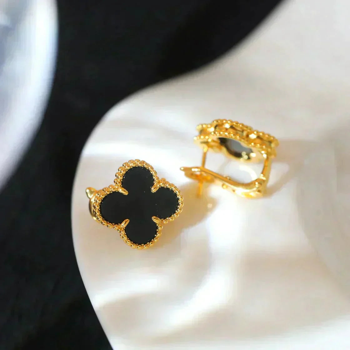 Loco CLOVER MEDIUM 1 MOTIFS  ONYX STUD EARRINGS