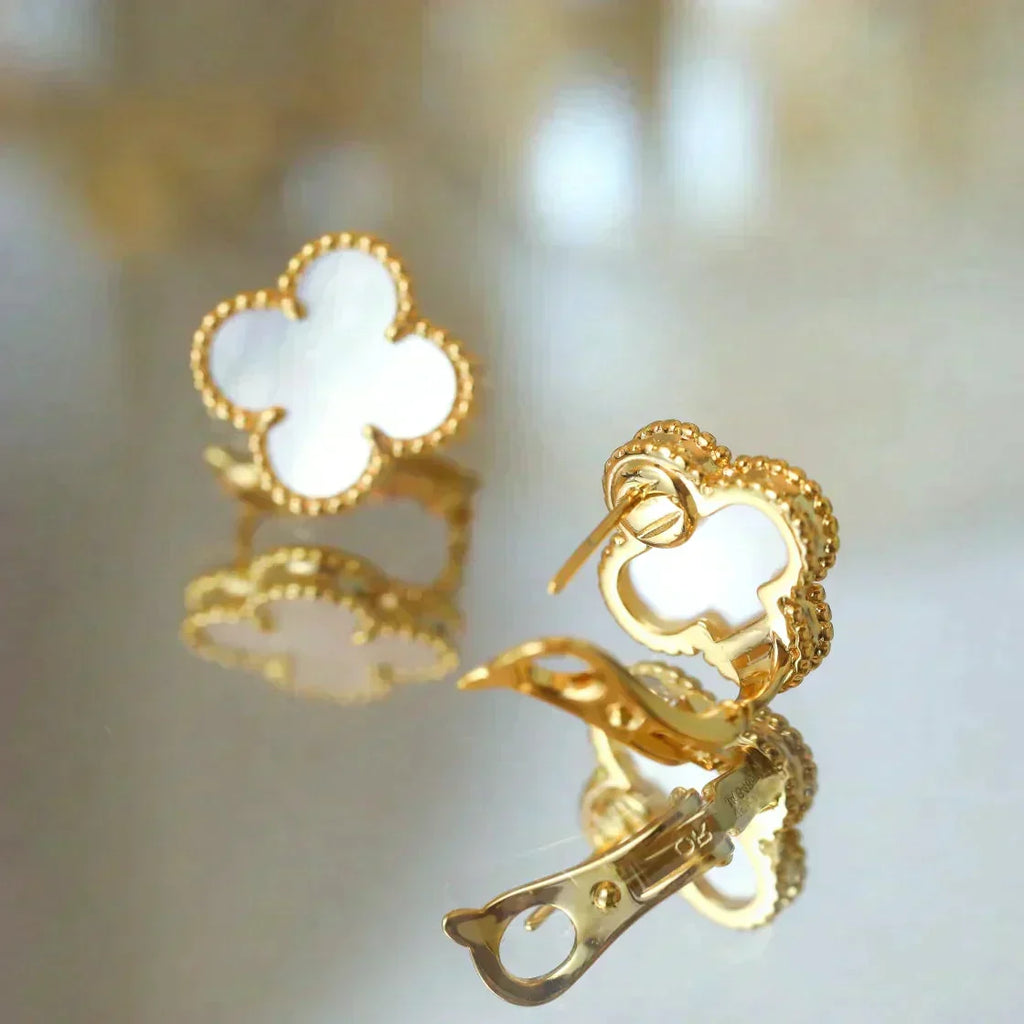 Loco CLOVER MEDIUM 1 MOTIFS  WHITE MOP STUD EARRINGS