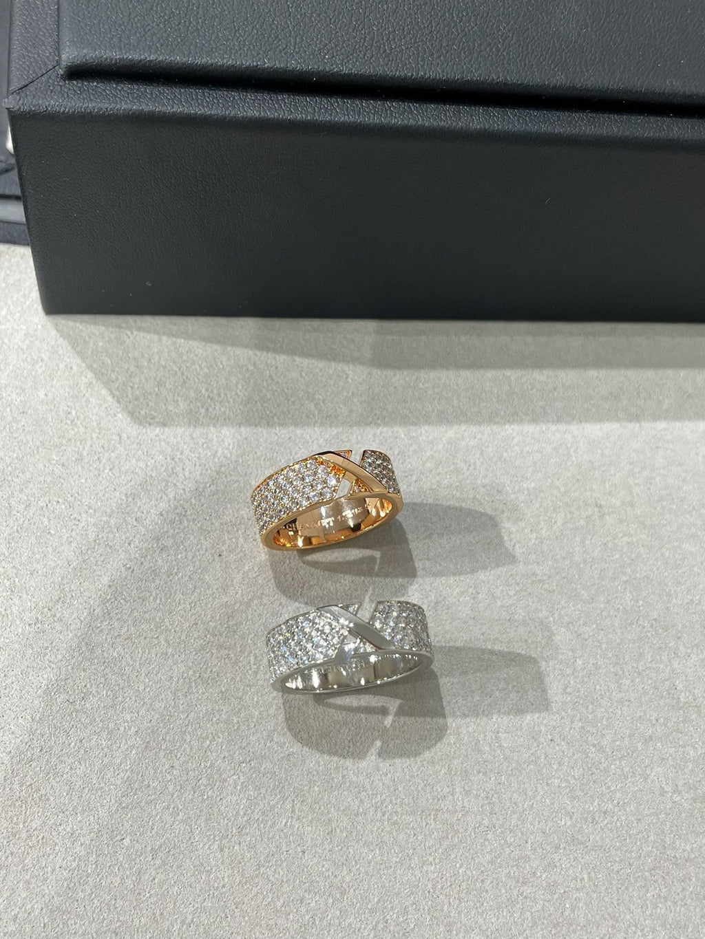 Loco LIENS EVIDENCE  DIAMOND PAVED RING