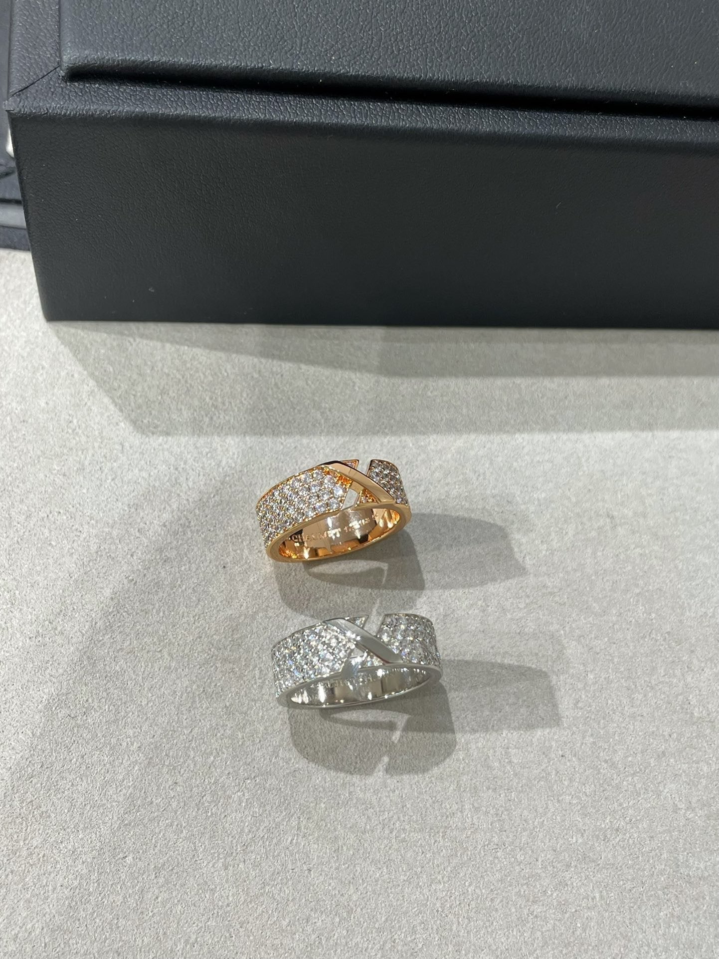 Loco LIENS EVIDENCE  DIAMOND PAVED RING