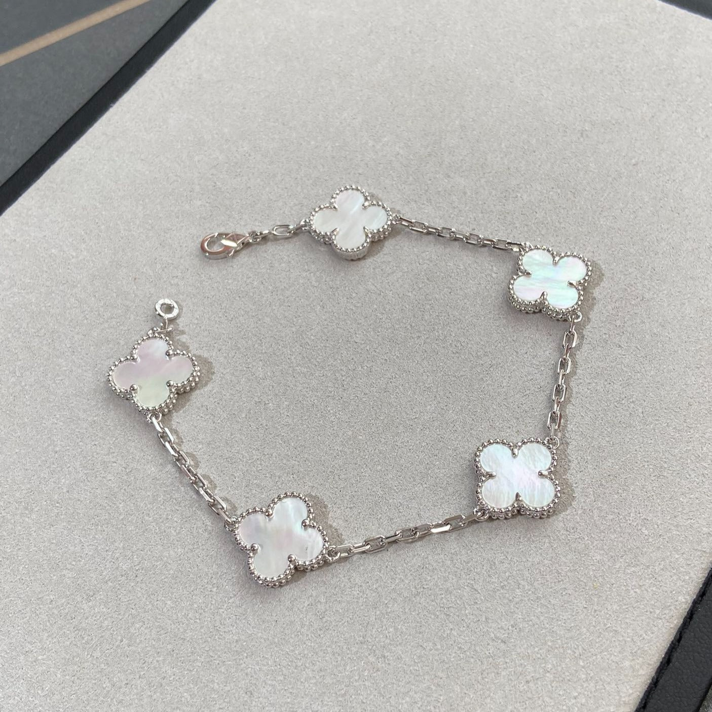 [Loco ]New CLOVER WHITE PEARL MOP 5 MOTIF BRACELET COLLECTION