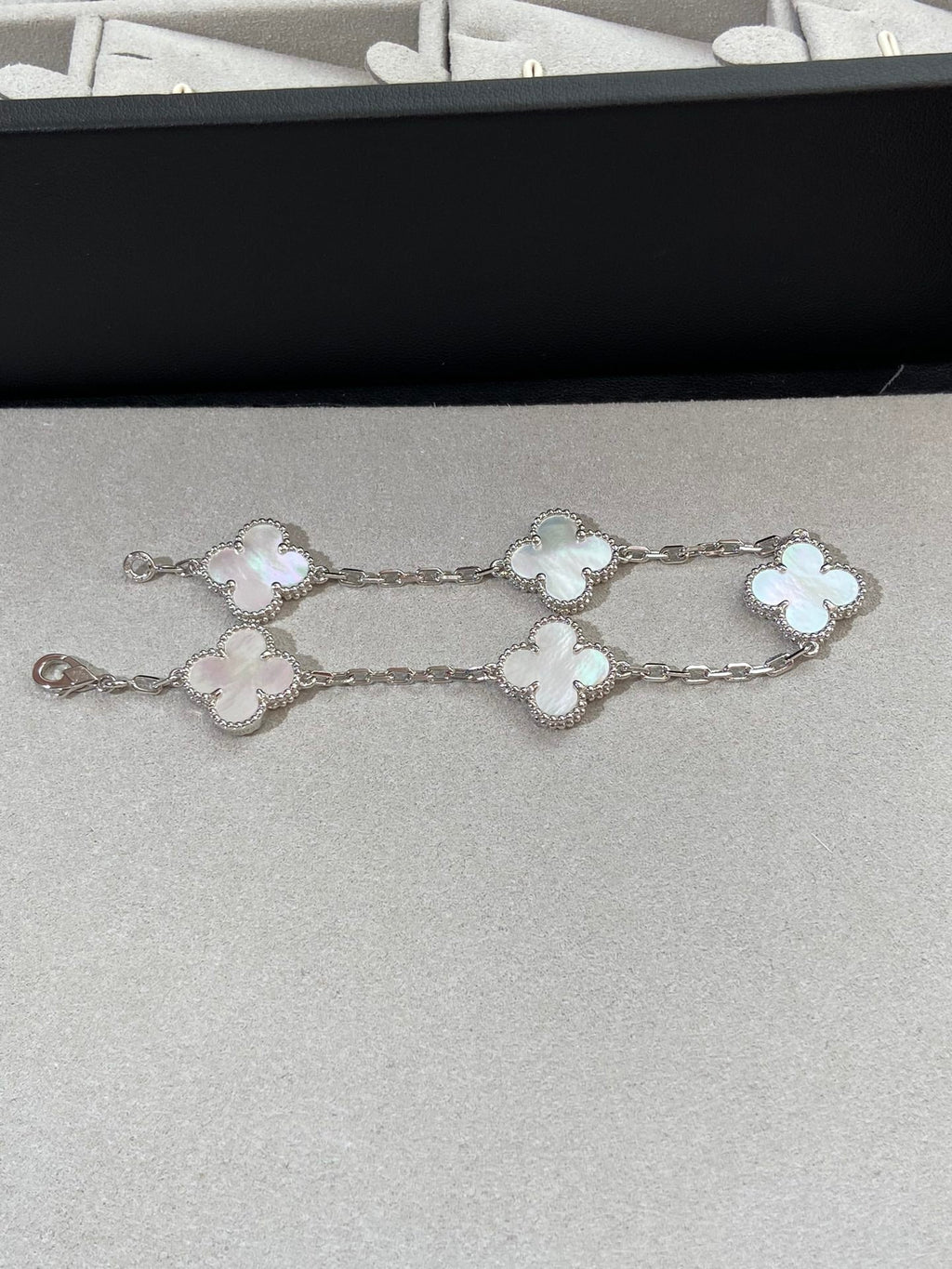 [Loco ]New CLOVER WHITE PEARL MOP 5 MOTIF BRACELET COLLECTION