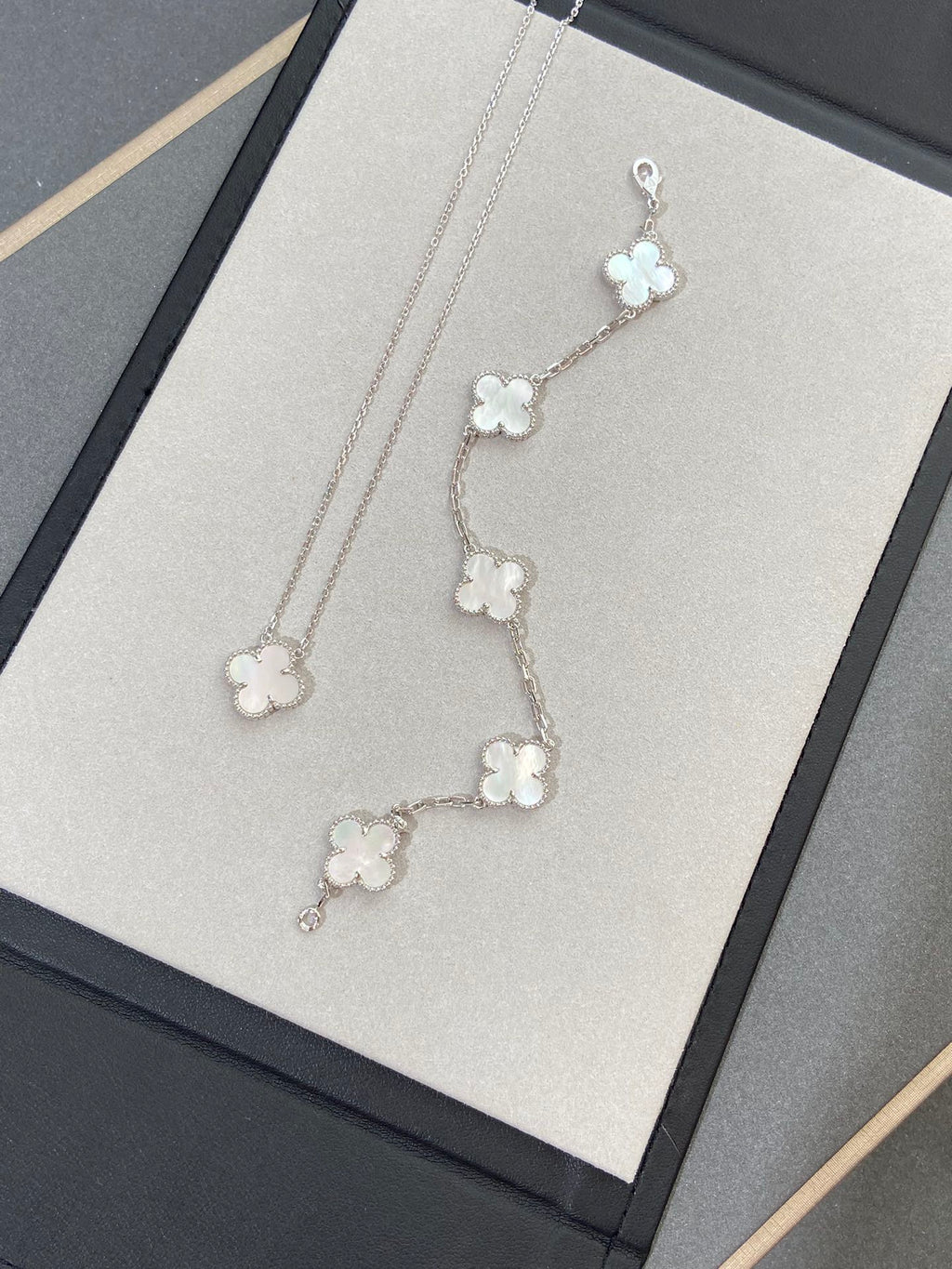 [Loco ]New CLOVER WHITE PEARL MOP 5 MOTIF BRACELET COLLECTION