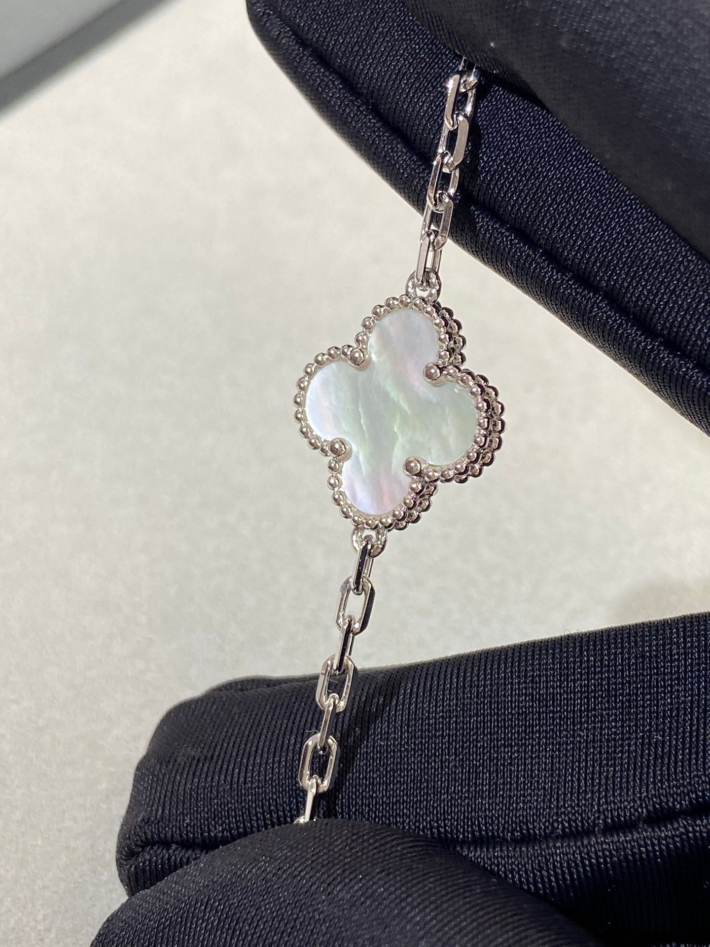 [Loco ]New CLOVER WHITE PEARL MOP 5 MOTIF BRACELET COLLECTION