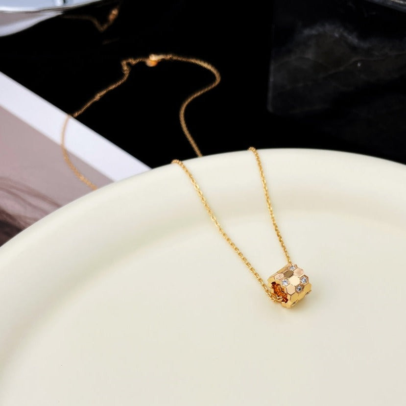 Loco BEE MINI PEDANT DIAMOND NECKLACE