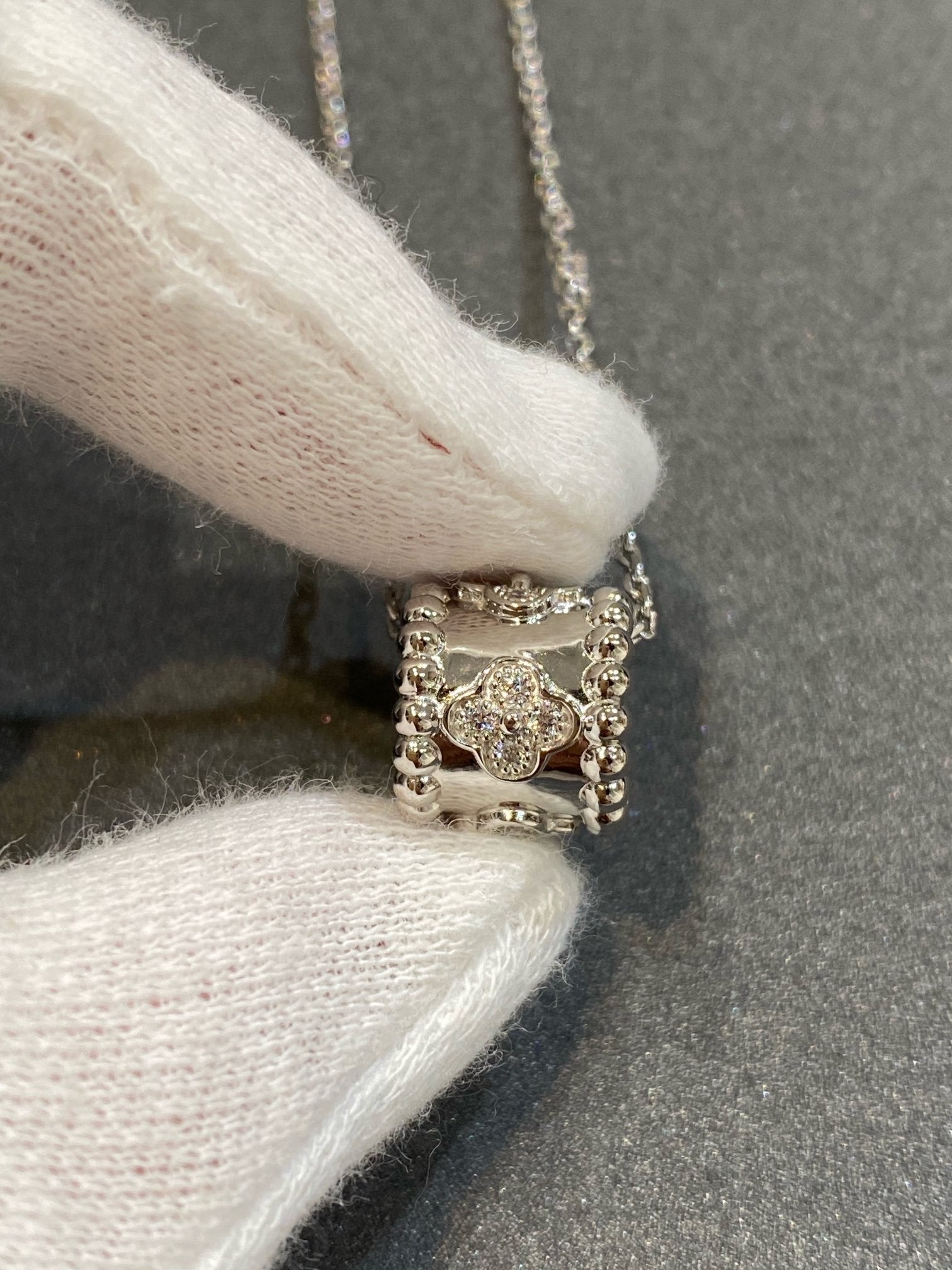 Loco PERLEE PEDANT SIVLER DIAMOND NECKLACE